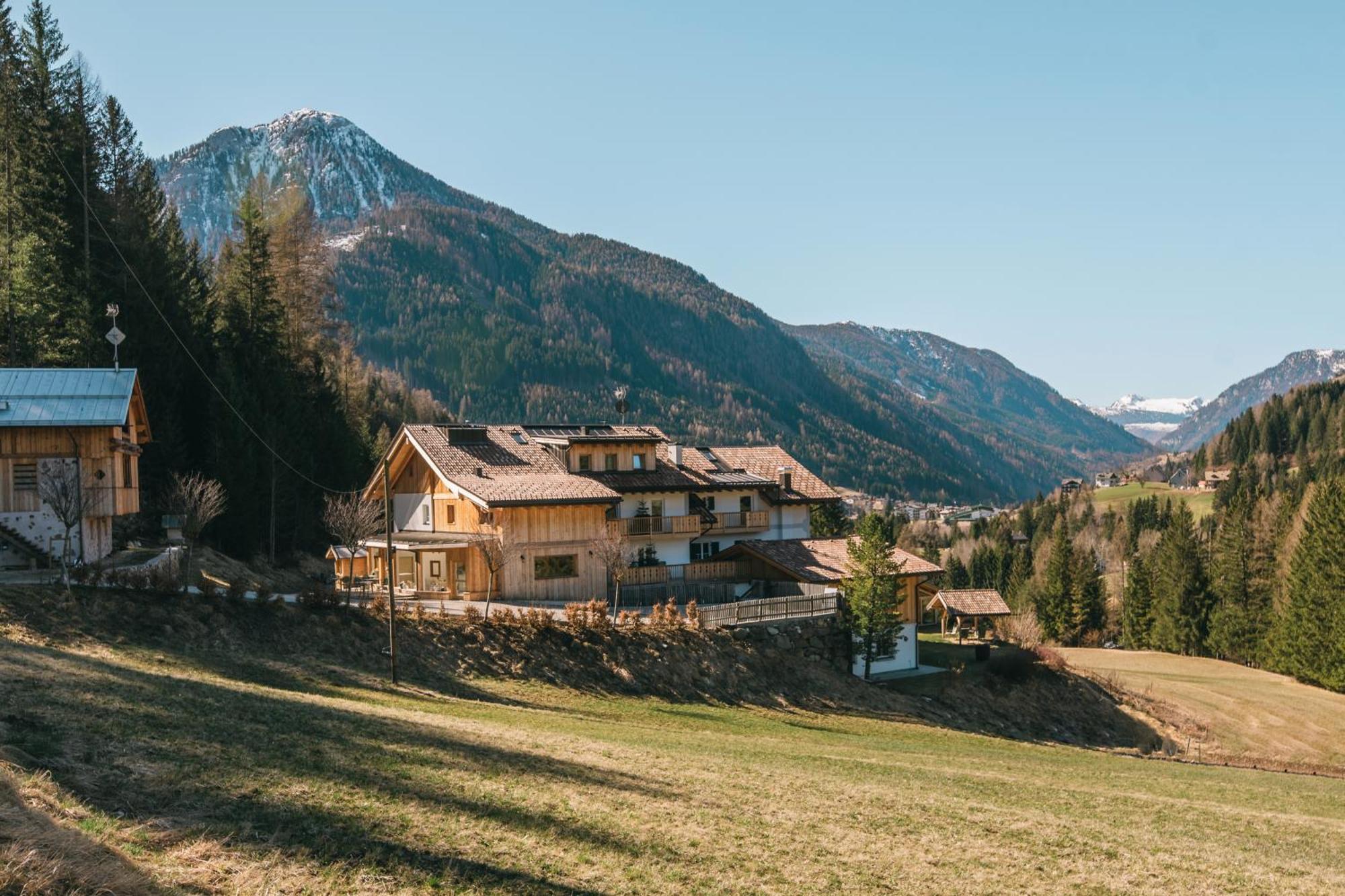 Hotel La Lum De Roisc Soraga di Fassa Exterior foto