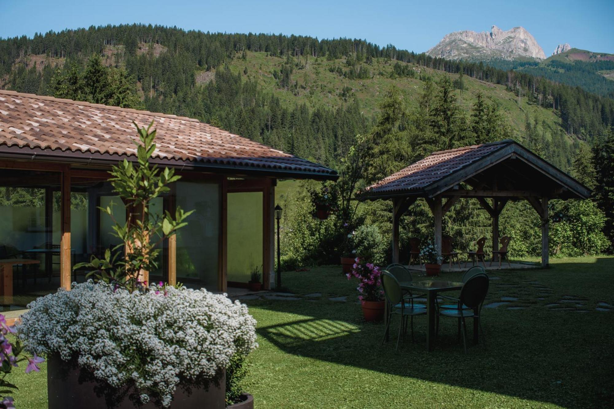 Hotel La Lum De Roisc Soraga di Fassa Exterior foto
